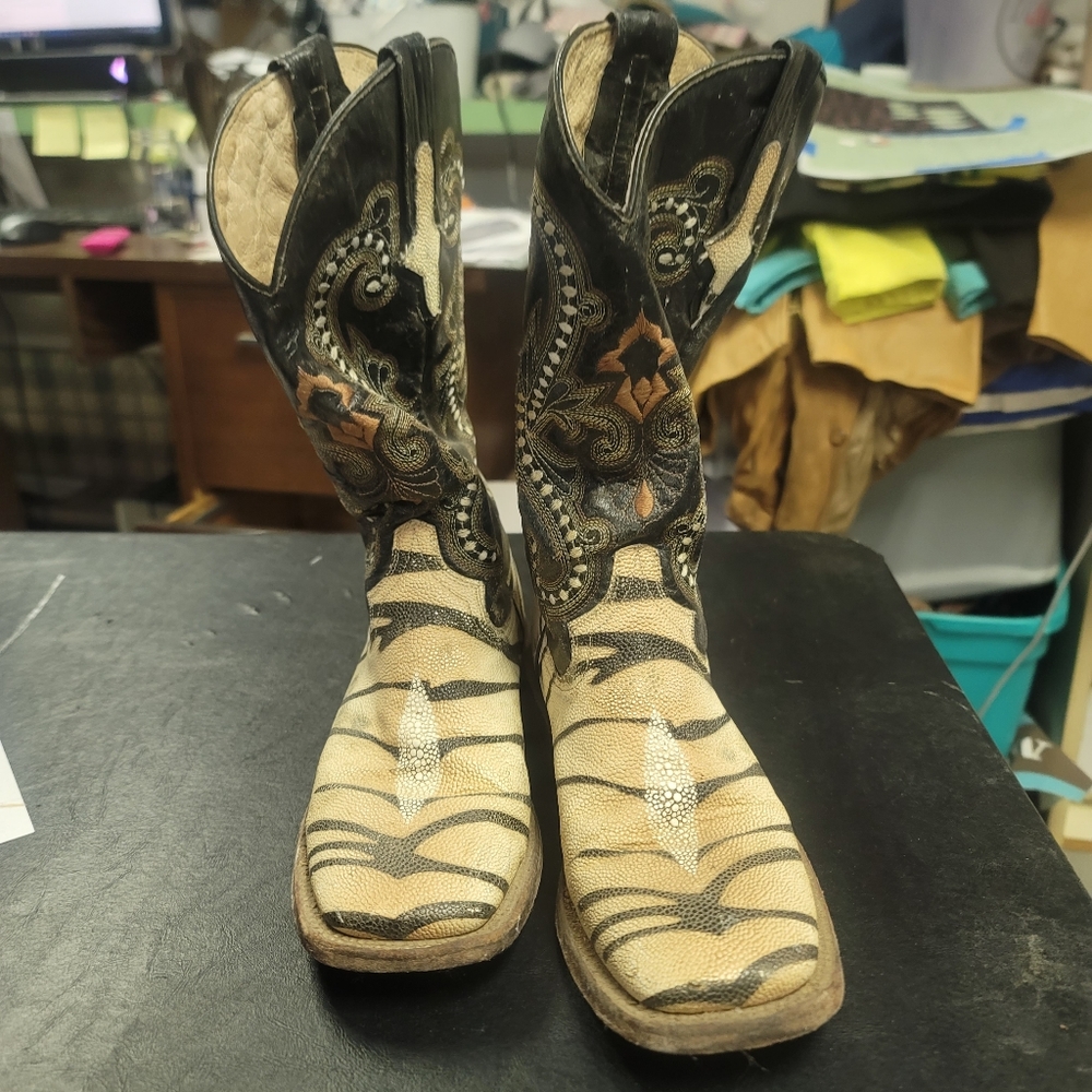 Ferrini Stingray women's western boot 6B